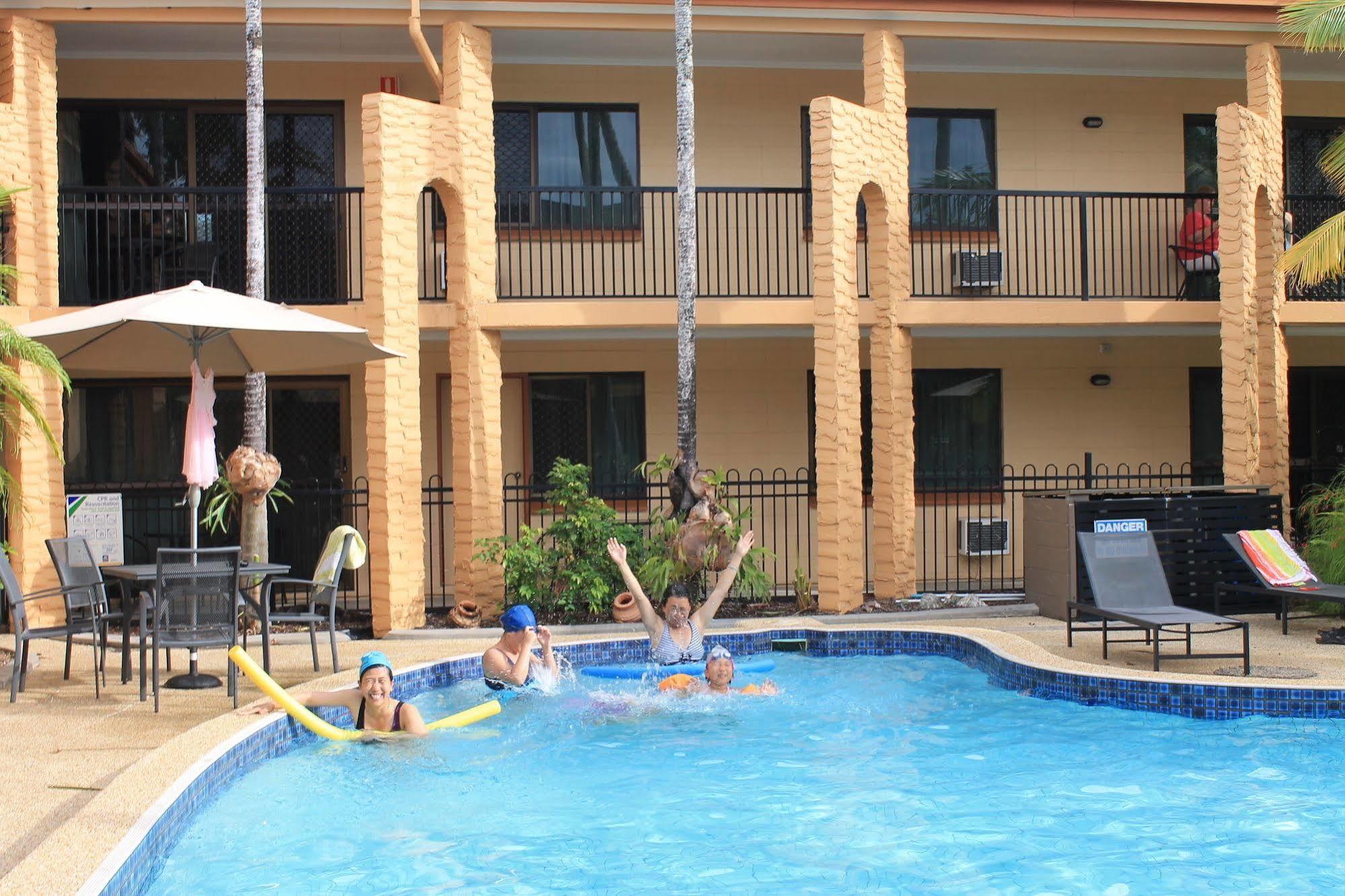 Oasis Inn Apartments Cairns Dış mekan fotoğraf