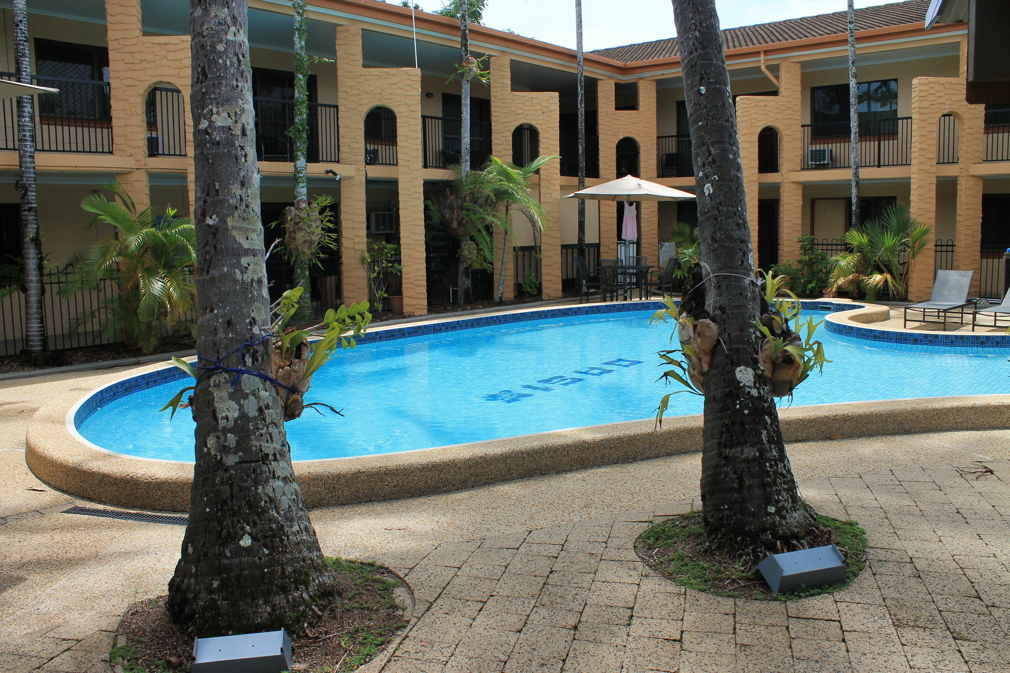 Oasis Inn Apartments Cairns Dış mekan fotoğraf